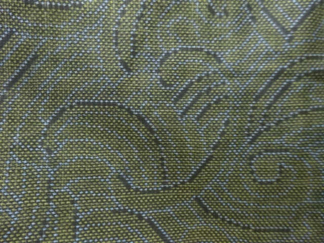 アンティーク　抽象模様織出し本場泥大島紬着物（5マルキ）